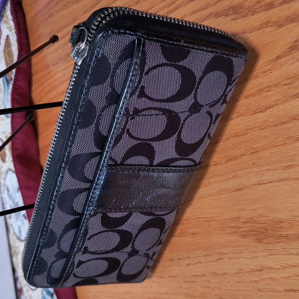 Authentic Coach wallet - Picture 2 of 8